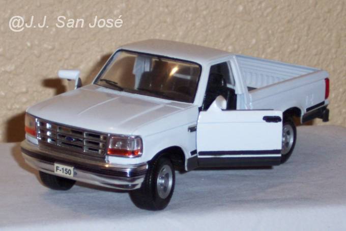 FORD F-150 PICK-UP. MAISTO 1.25. 009.jpg