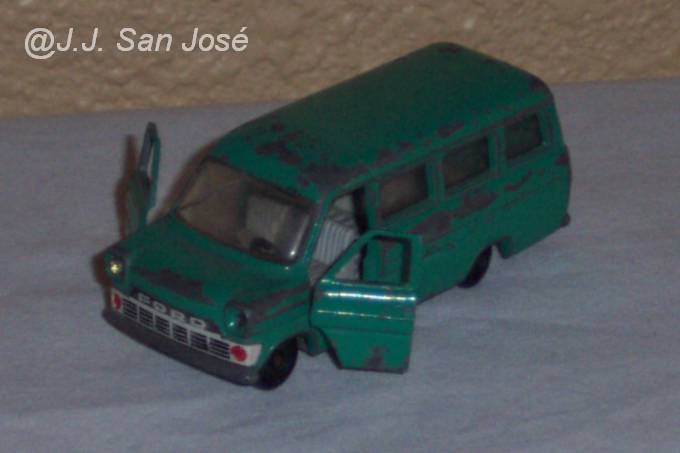 FORD TRANSIT KOMBI. SIKU. 008.jpg