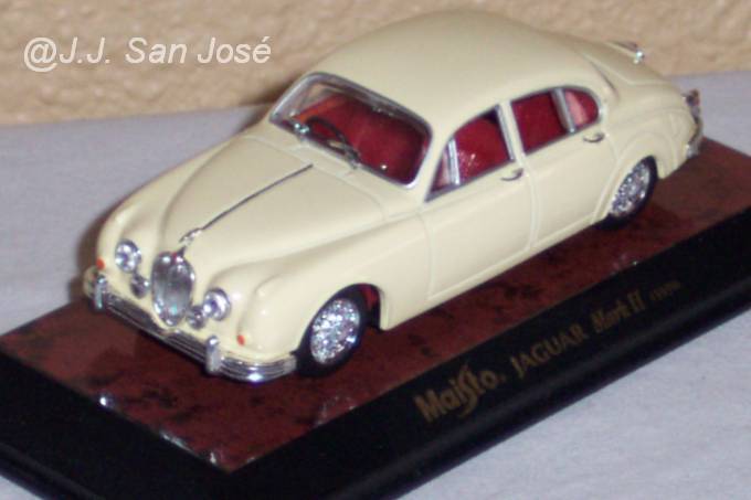 JAGUAR MK II. MAISTO. 012.jpg
