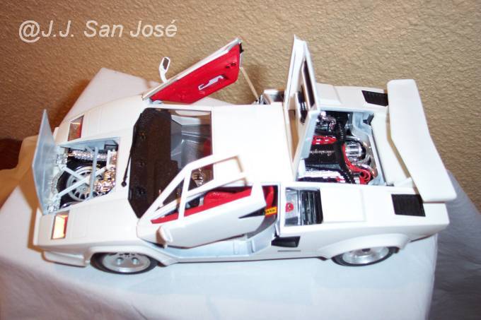 LAMBORGINI COUNTACH. BURAGO 1.18 002.jpg