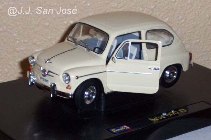 SEAT 600. REVELL 1.18 005.jpg