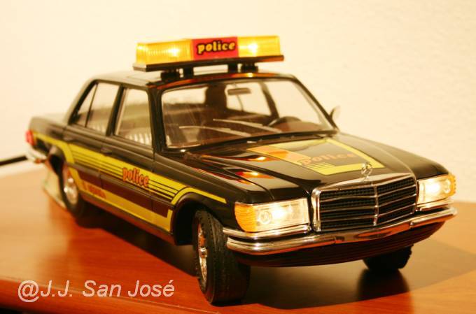 mbenzpolicia1.jpg