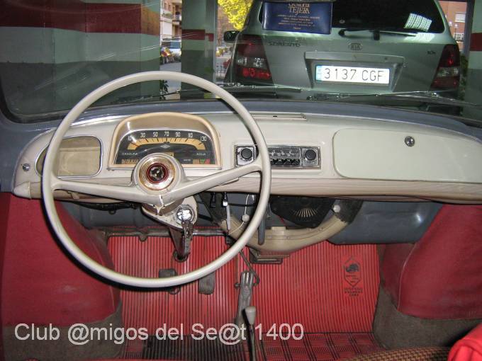 RenaultDauphinMA_04.jpg