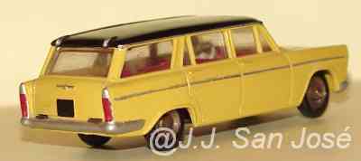 FIAT 1800 FAMILIAR DINKY TOYS..jpg