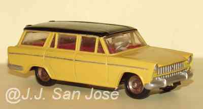 FIAT 1800 FAMILIAR DINKY TOYS.2.jpg