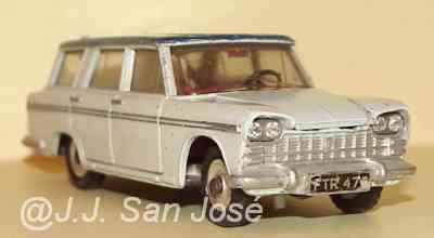 FIAT 2300 FAMILIAR. DINKY TOYS.1.jpg