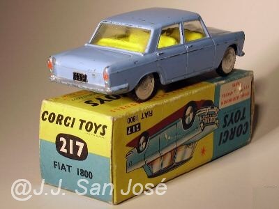 Fiat 1800 Corgi Toys con caja original 3.jpg