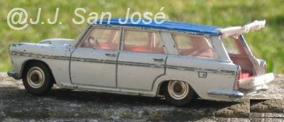 Fiat 2300 Dinky Toys.jpg