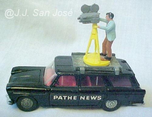 Fiat 2300. Dinki toys. 1.jpg